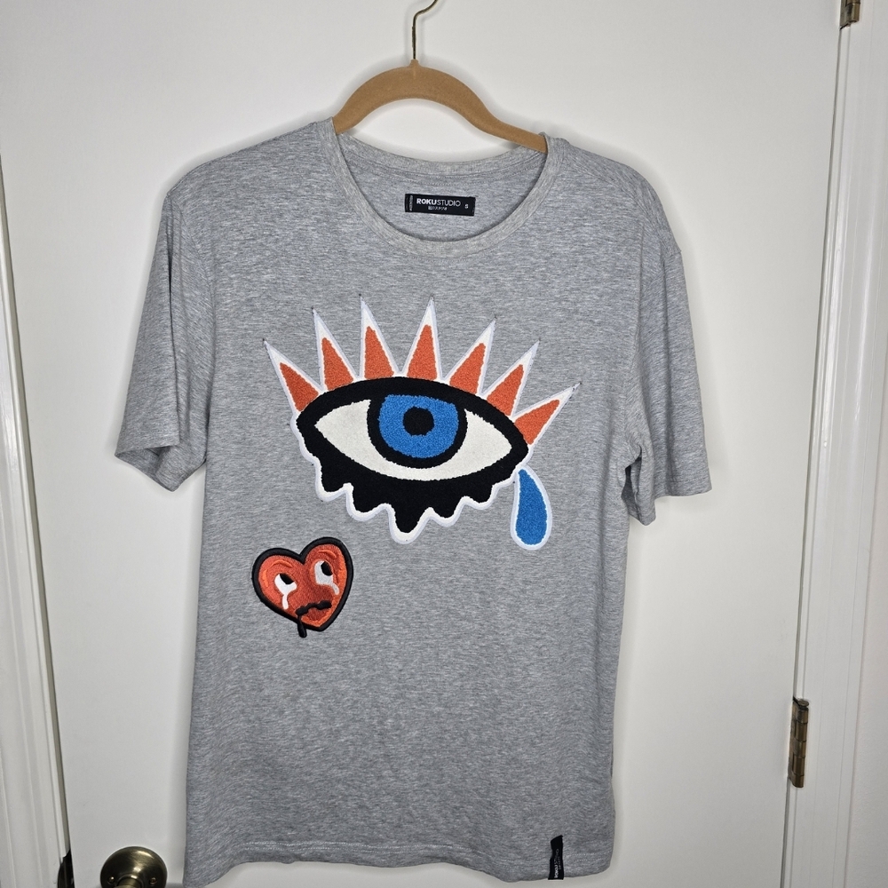 Rokustudio Gray and Orange Short Sleeve Tee with Pop Art Eye Design Size Small